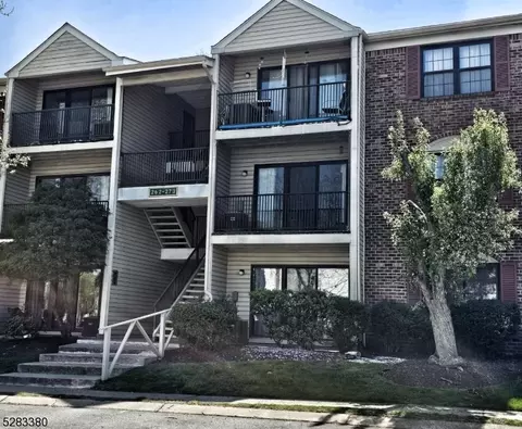 272 Hampshire Ct #27, Piscataway, NJ 08854