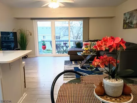 14 Henley Dr, Somerset, NJ 08873