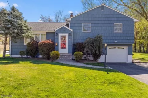 24 Emerson Dr, Livingston, NJ 07039