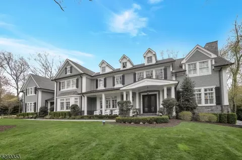 845 Scioto Dr, Franklin Lakes, NJ 07417