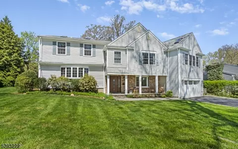 4 Hancock Dr, Florham Park, NJ 07932