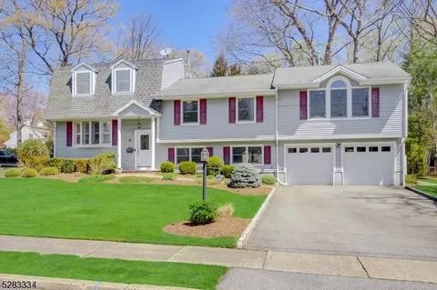 61 Cardinal Dr, Oakland, NJ 07436