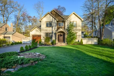 21 Elmwood Dr, Livingston, NJ 07039