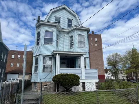 656 E 24th St, Paterson, NJ 07514