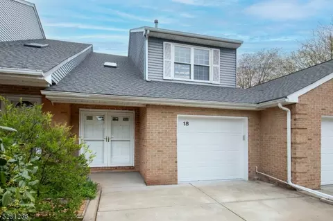 18 Esther Ct, Lebanon, NJ 08833