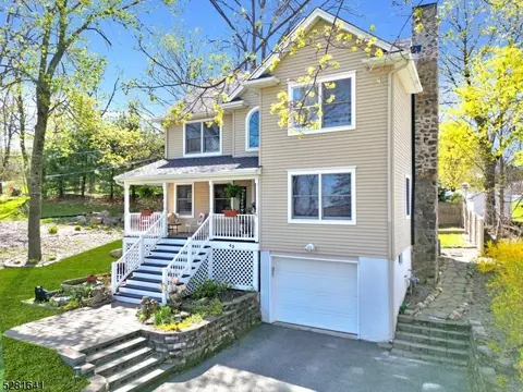 43 Lakeview Dr, West Milford, NJ 07480