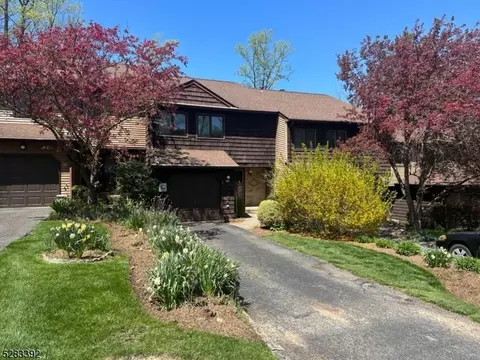 83 Patriots Rd, Morris Plains, NJ 07950