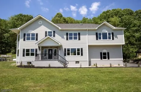 82 Edsall Dr, Sussex, NJ 07461