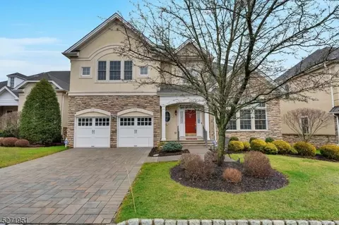 29 Johns Dr, Warren, NJ 07059