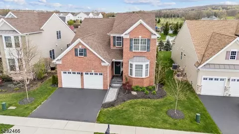 17 Beecher Ln, Mount Olive, NJ 07836