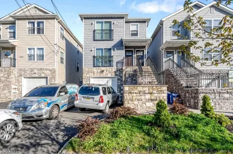218 S 2nd St, Elizabeth City, NJ 07206