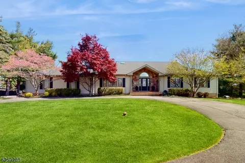 22 Uptom Pine Rd, Lebanon, NJ 08833