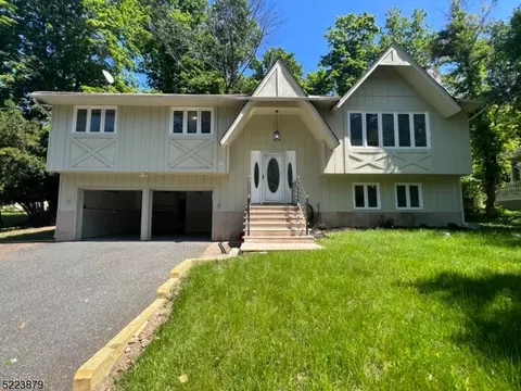 41 E Shore Trl, Sparta, NJ 07871