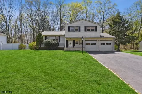 22 Westminster Dr, Parsippany-troy Hills Twp, NJ 07054