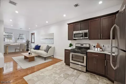 131 Brunswick St, Jersey City, NJ 07302