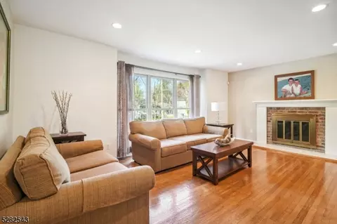 34 Webster Dr, Berkeley Heights, NJ 07922 photo 4