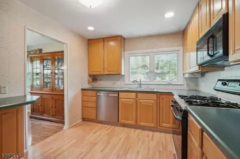 34 Webster Dr, Berkeley Heights, NJ 07922 photo 9