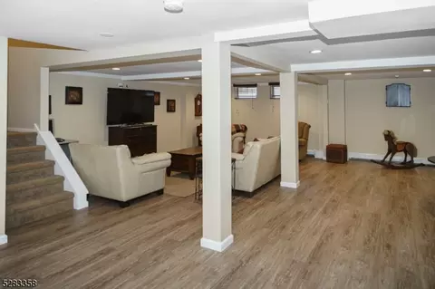 52 Ponds Cir, Wayne, NJ 07470 photo 44