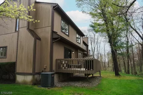 52 Ponds Cir, Wayne, NJ 07470 photo 3