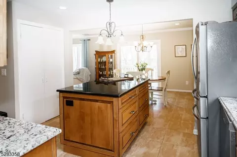 52 Ponds Cir, Wayne, NJ 07470 photo 20