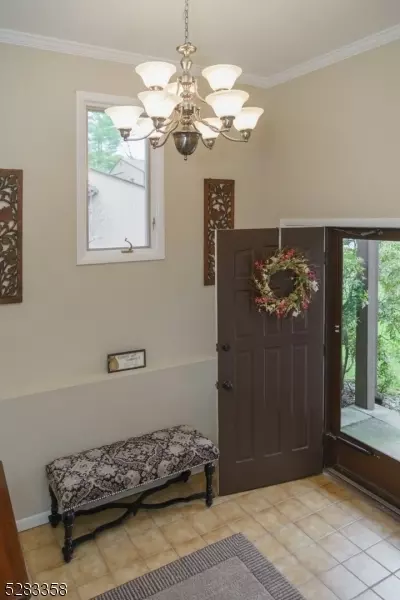 52 Ponds Cir, Wayne, NJ 07470 photo 10