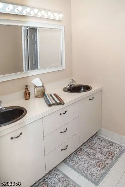 52 Ponds Cir, Wayne, NJ 07470 photo 39