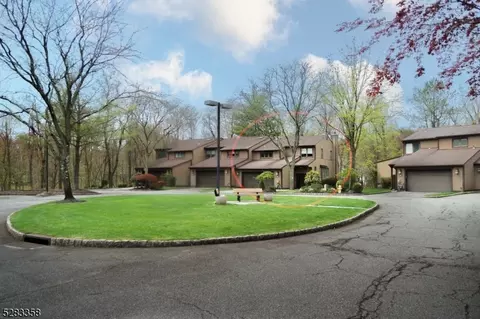 52 Ponds Cir, Wayne, NJ 07470 photo 7