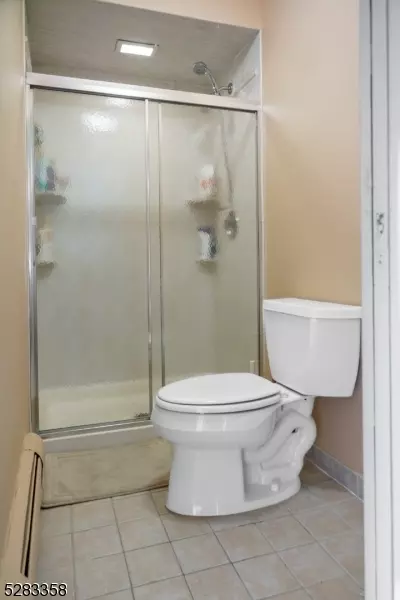 52 Ponds Cir, Wayne, NJ 07470 photo 32