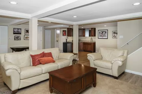 52 Ponds Cir, Wayne, NJ 07470 photo 46