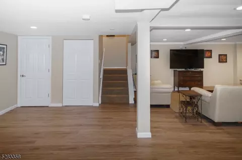 52 Ponds Cir, Wayne, NJ 07470 photo 45