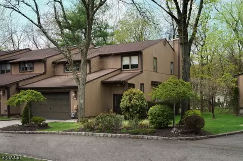 52 Ponds Cir, Wayne, NJ 07470 photo 2