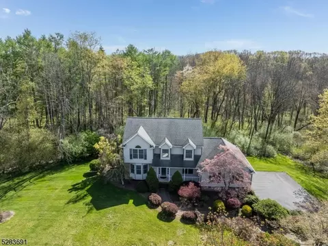 21 Partridge Dr, Blairstown, NJ 07825