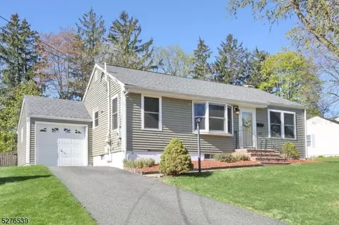14 Columbia Way, Oakland, NJ 07436