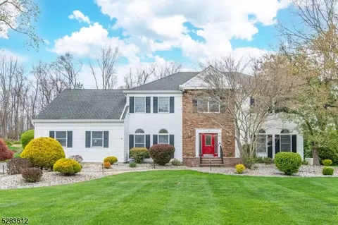 8 Revere Ct, Randolph, NJ 07869