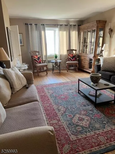 4 Livingston Ave, Kearny, NJ 07032