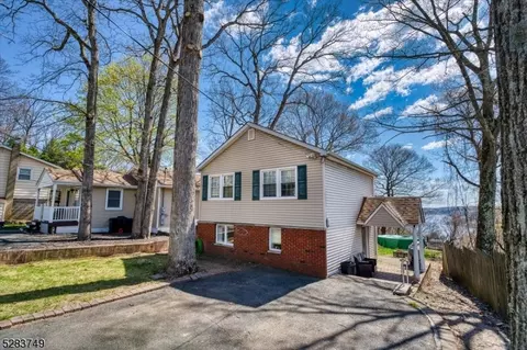 133 Dupont Ave, Hopatcong, NJ 07843