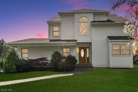 3 Bort Rd, East Franklin, NJ 08873