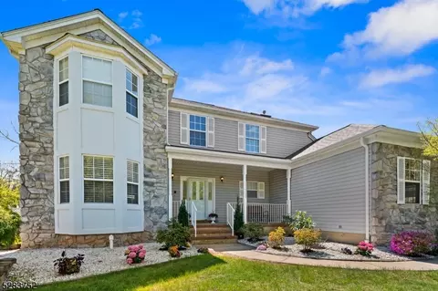 20 Stone Leigh Way, Franklin Twp, NJ 08873