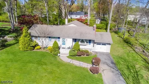 11 Cross Rd, Morris Plains, NJ 07950