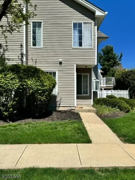 69 Encampment Dr, Bedminster, NJ 07921