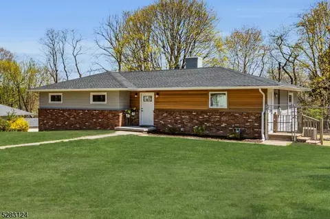 11 Alward Ln, Roxbury Twp, NJ 07876