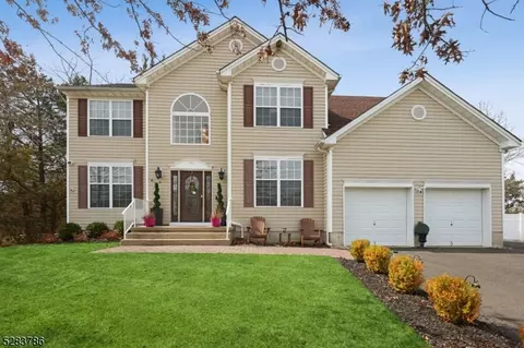 3 Cabin Brook Cres, Manchester Township, NJ 08759