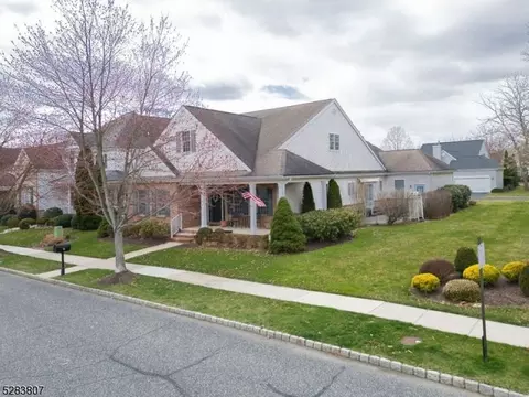 8 Merlin Dr, Washington, NJ 07882