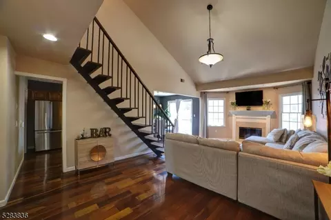 25 Quartz Ln, Paterson, NJ 07501