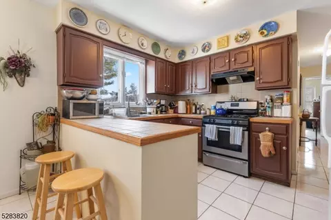 11 Gorge Dr, Wanaque Boro, NJ 07420 photo 11