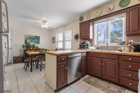 11 Gorge Dr, Wanaque Boro, NJ 07420 photo 10