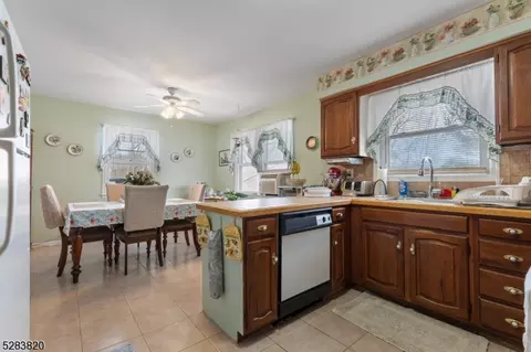 11 Gorge Dr, Wanaque Boro, NJ 07420 photo 22