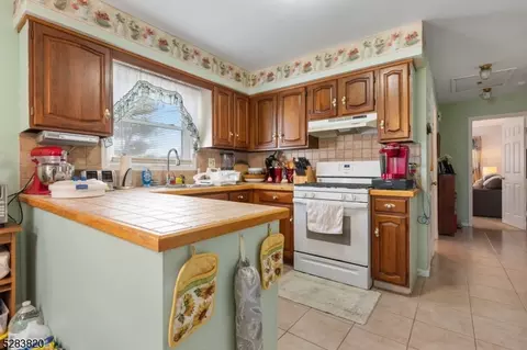 11 Gorge Dr, Wanaque Boro, NJ 07420 photo 23