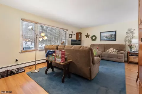 11 Gorge Dr, Wanaque Boro, NJ 07420 photo 5
