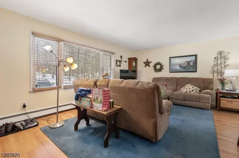 11 Gorge Dr, Wanaque Boro, NJ 07420 photo 6